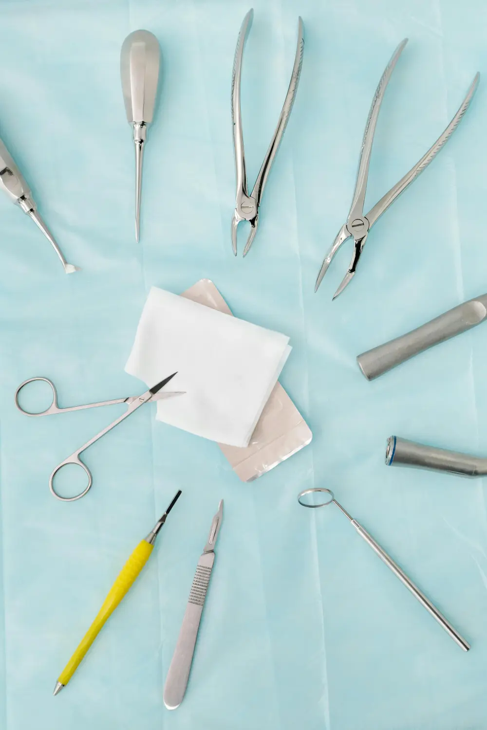 Dentalwerkzeuge von Zahnarztpraxis Lotus Dent